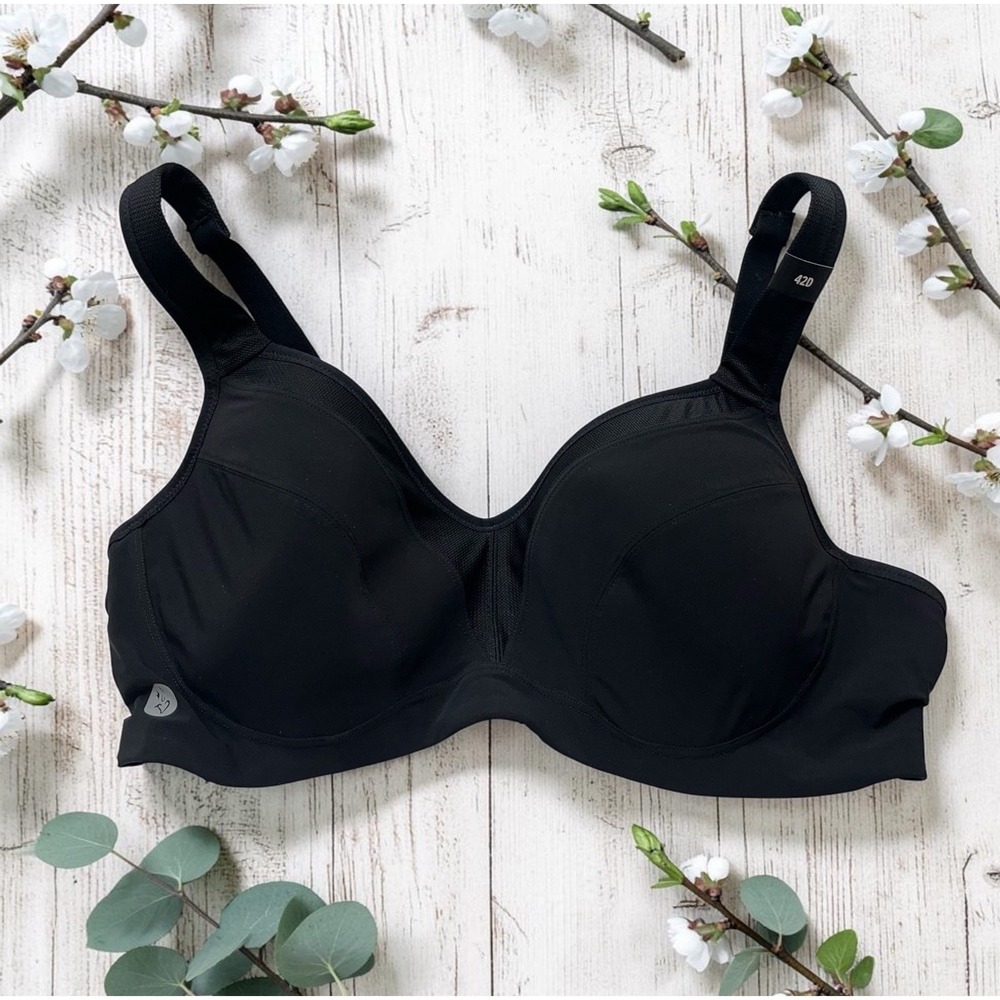 NWT Torrid Active  Underwire Medium Support Sports Bra Black SIZE 42D
